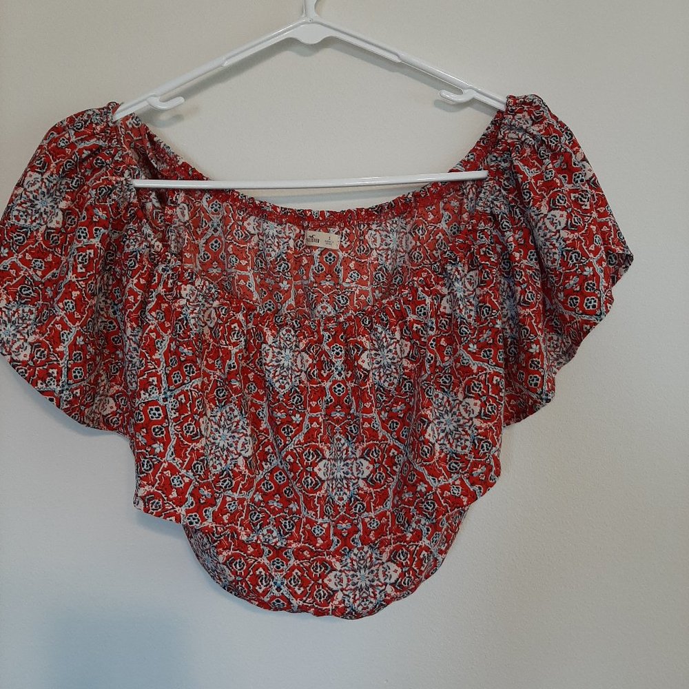 Hollister small layered crop top